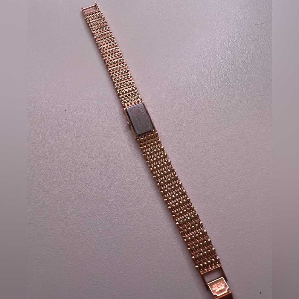 Vtg Seiko Ladies 12mm Watch Gold Tone Tank Gold Dial 6.75" - Picture 3 of 5